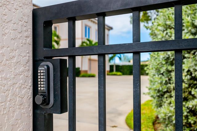 212 MILAN AVENUE W 1, Venice, FL 34285