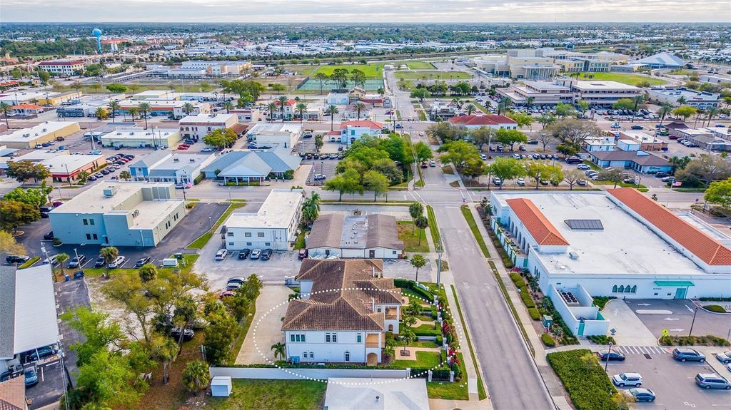 Image 2 of property listing at 212 MILAN AVENUE W 1, Venice, FL 34285