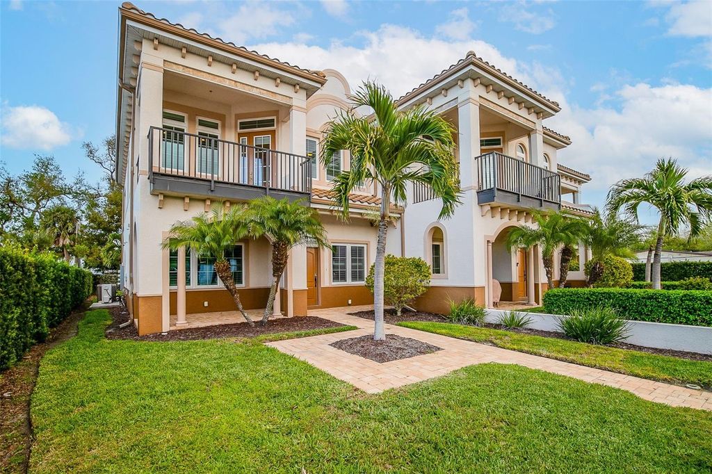 Image 14 of property listing at 212 MILAN AVENUE W 1, Venice, FL 34285