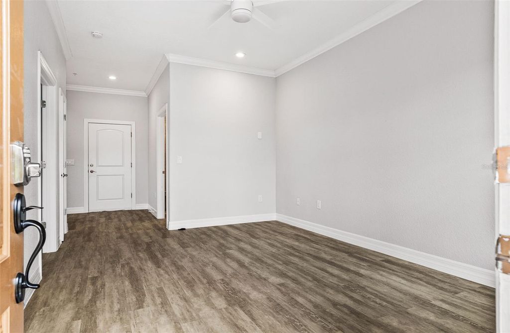 Image 17 of property listing at 212 MILAN AVENUE W 1, Venice, FL 34285