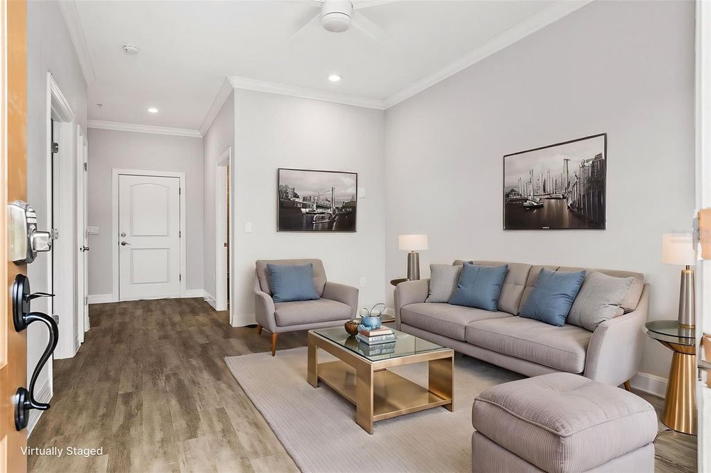 Image 18 of property listing at 212 MILAN AVENUE W 1, Venice, FL 34285