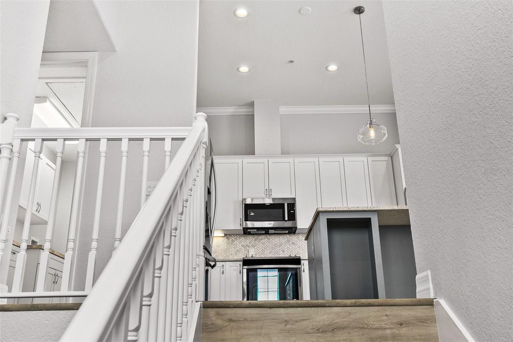 Image 27 of property listing at 212 MILAN AVENUE W 1, Venice, FL 34285