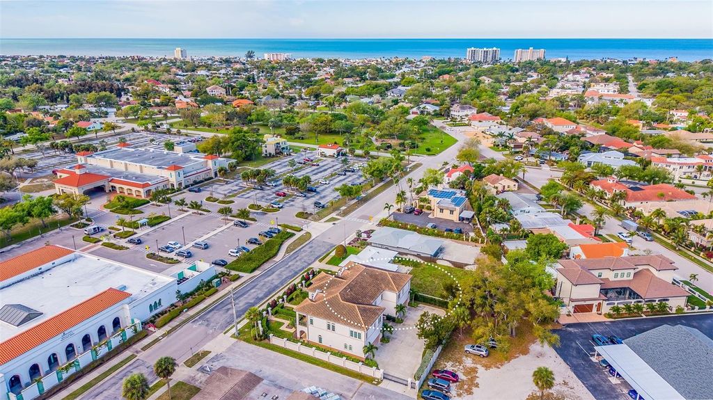 Image 4 of property listing at 212 MILAN AVENUE W 1, Venice, FL 34285