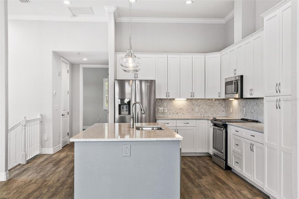 Image 32 of property listing at 212 MILAN AVENUE W 1, Venice, FL 34285