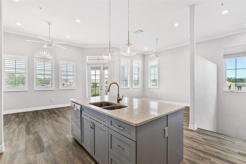 Image 34 of property listing at 212 MILAN AVENUE W 1, Venice, FL 34285