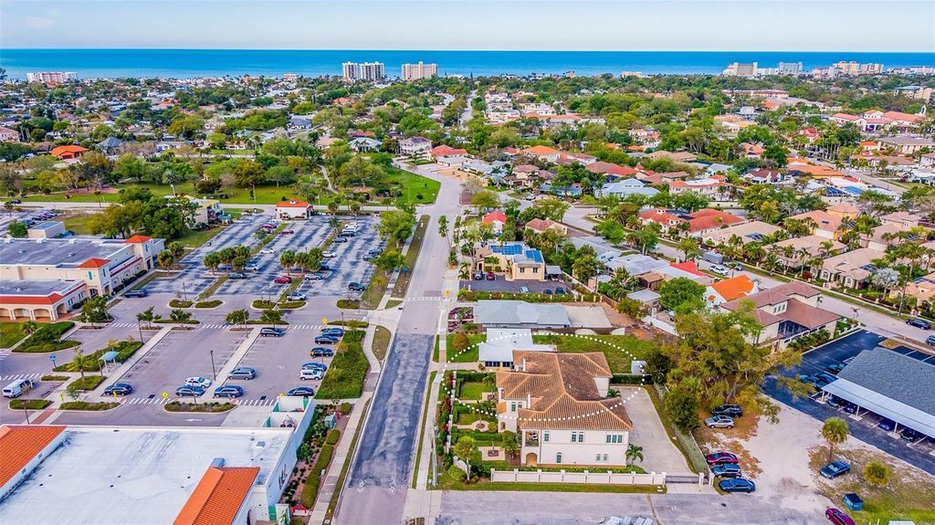 Image 5 of property listing at 212 MILAN AVENUE W 1, Venice, FL 34285