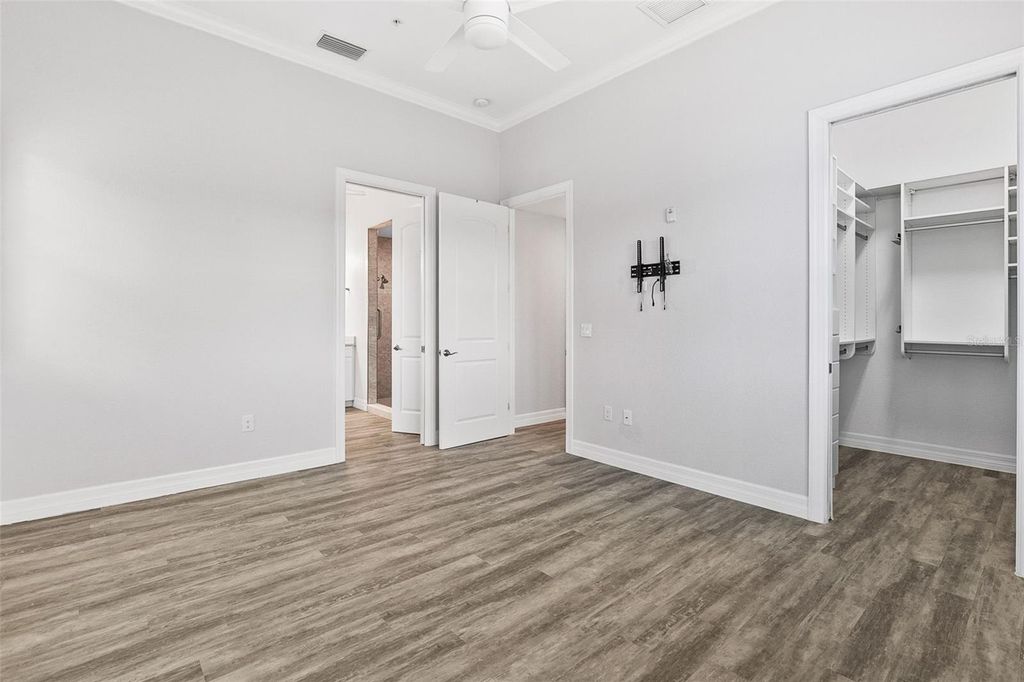 Image 53 of property listing at 212 MILAN AVENUE W 1, Venice, FL 34285