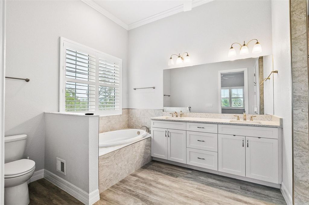 Image 54 of property listing at 212 MILAN AVENUE W 1, Venice, FL 34285