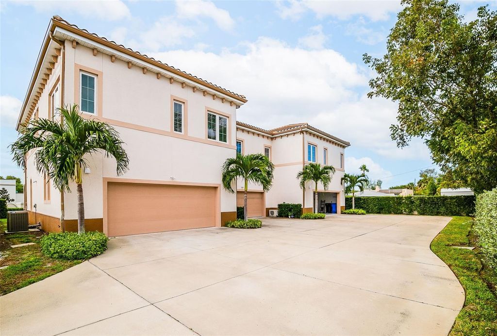 Image 60 of property listing at 212 MILAN AVENUE W 1, Venice, FL 34285