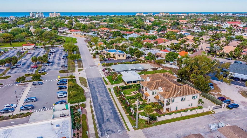 Image 7 of property listing at 212 MILAN AVENUE W 1, Venice, FL 34285