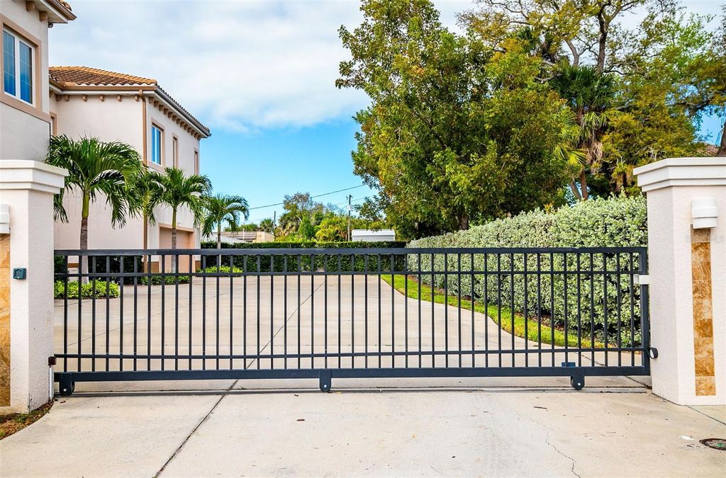 Image 61 of property listing at 212 MILAN AVENUE W 1, Venice, FL 34285