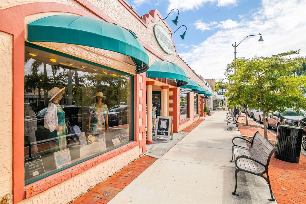 Image 70 of property listing at 212 MILAN AVENUE W 1, Venice, FL 34285