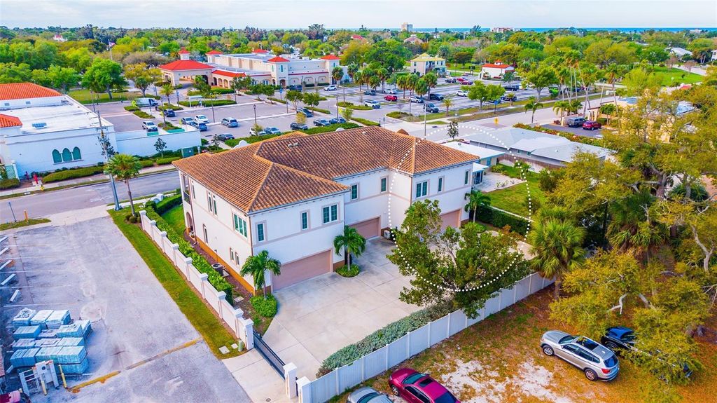 Image 9 of property listing at 212 MILAN AVENUE W 1, Venice, FL 34285