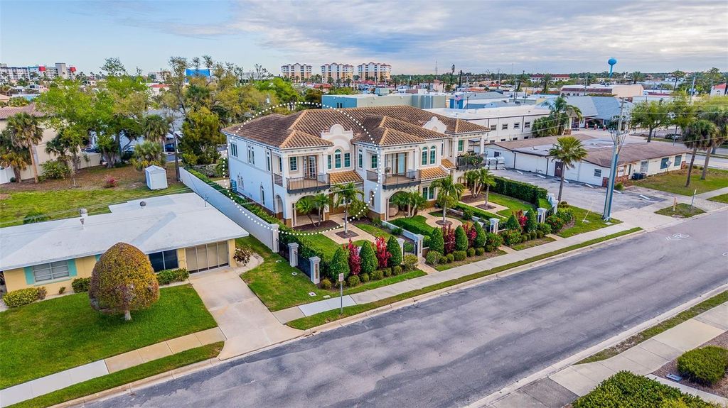 Image 10 of property listing at 212 MILAN AVENUE W 1, Venice, FL 34285