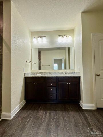 5065 Peach Dr, Pace, FL 32571