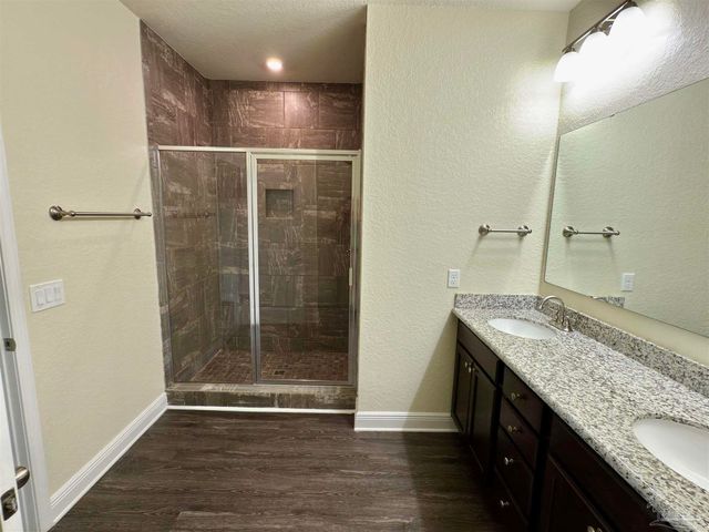 5065 Peach Dr, Pace, FL 32571