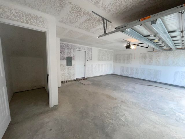 5065 Peach Dr, Pace, FL 32571