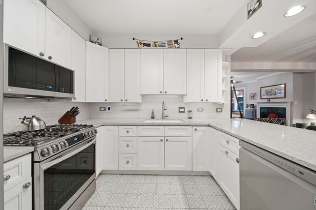 7639 N Eastlake Terrace 1D, Chicago, IL 60626