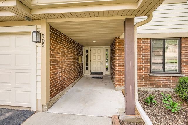 905 E Kings Row 1, Palatine, IL 60074