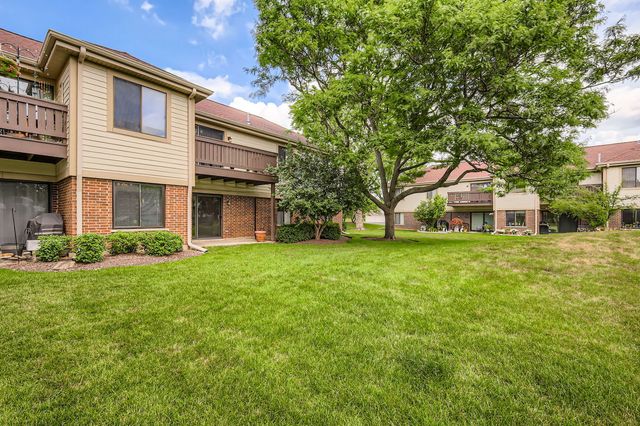 905 E Kings Row 1, Palatine, IL 60074