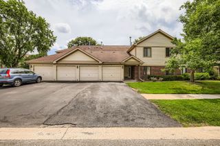 905 E Kings Row 1, Palatine, IL 60074