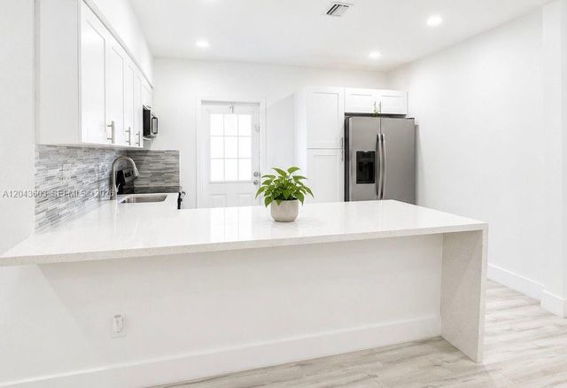 59 E 10th Street, Hialeah, FL 33010