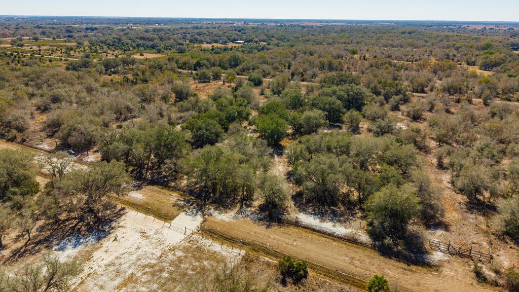 21486 NW 262nd Street, Okeechobee, FL 34972