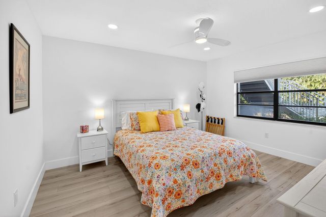 18 Westgate Lane E, Boynton Beach, FL 33436