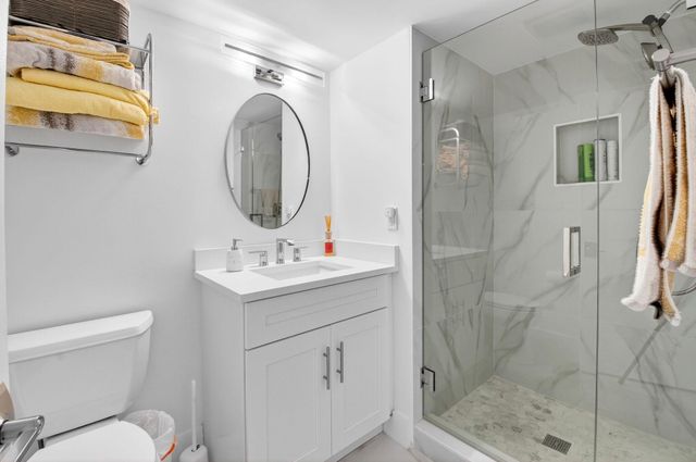 18 Westgate Lane E, Boynton Beach, FL 33436