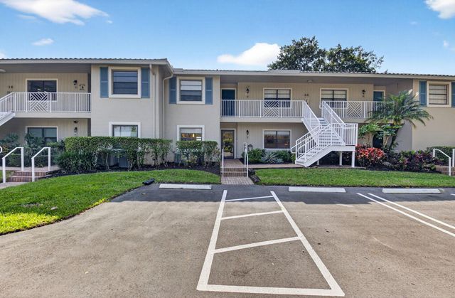 18 Westgate Lane E, Boynton Beach, FL 33436