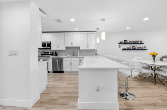 18 Westgate Lane E, Boynton Beach, FL 33436