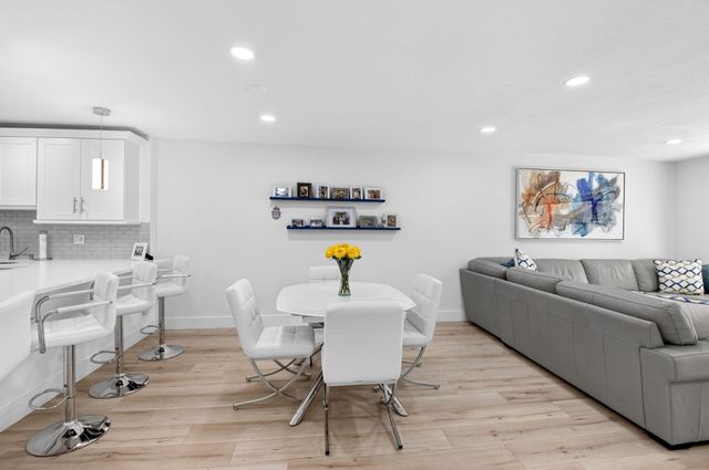 18 Westgate Lane E, Boynton Beach, FL 33436