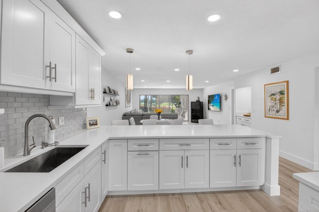 18 Westgate Lane E, Boynton Beach, FL 33436