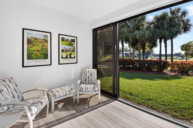 18 Westgate Lane E, Boynton Beach, FL 33436