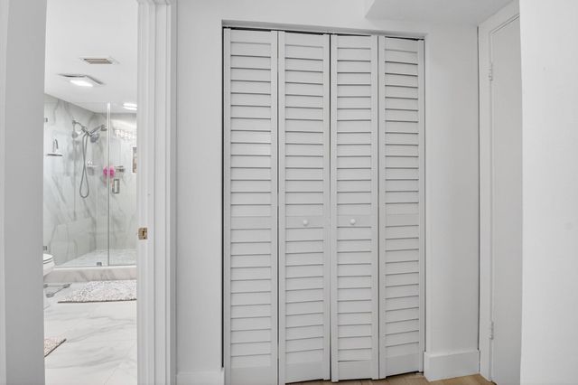 18 Westgate Lane E, Boynton Beach, FL 33436