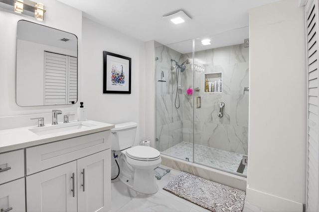 18 Westgate Lane E, Boynton Beach, FL 33436