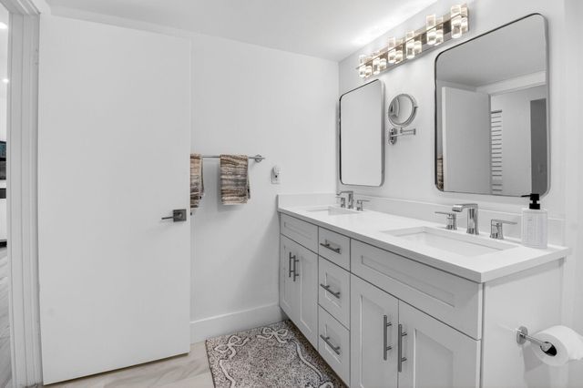 18 Westgate Lane E, Boynton Beach, FL 33436