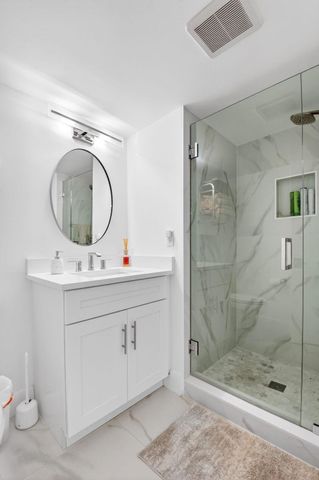 18 Westgate Lane E, Boynton Beach, FL 33436