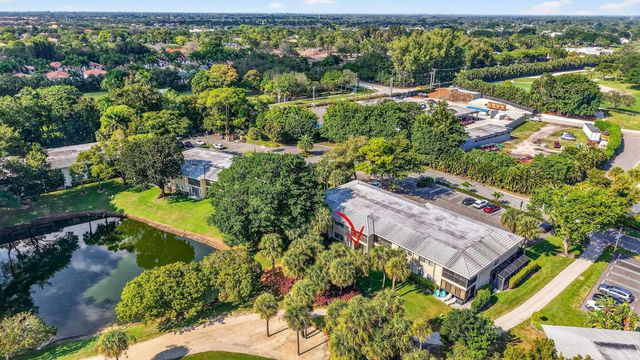 18 Westgate Lane E, Boynton Beach, FL 33436