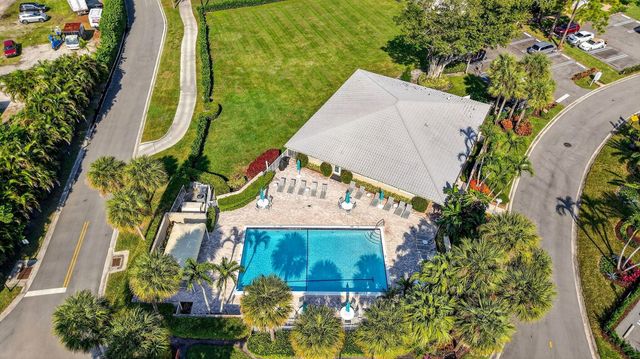 18 Westgate Lane E, Boynton Beach, FL 33436