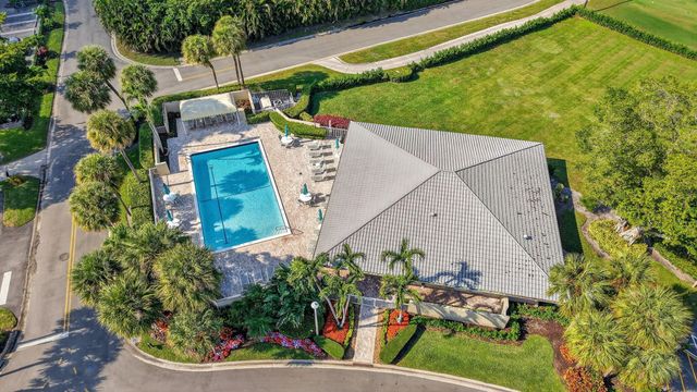 18 Westgate Lane E, Boynton Beach, FL 33436