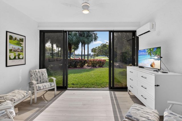 18 Westgate Lane E, Boynton Beach, FL 33436