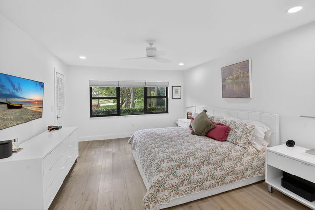 18 Westgate Lane E, Boynton Beach, FL 33436