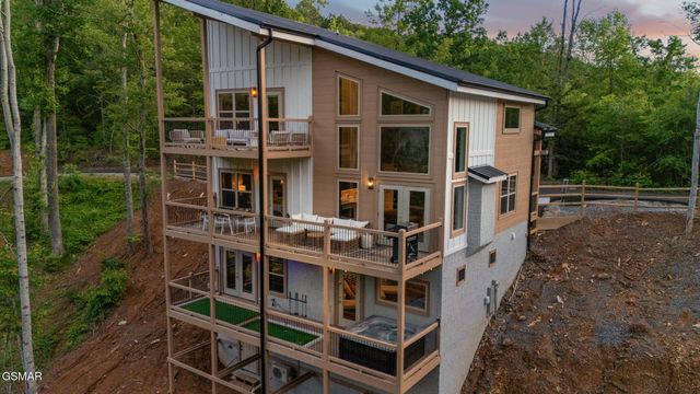 1924 Pine Court, Sevierville, TN 37876