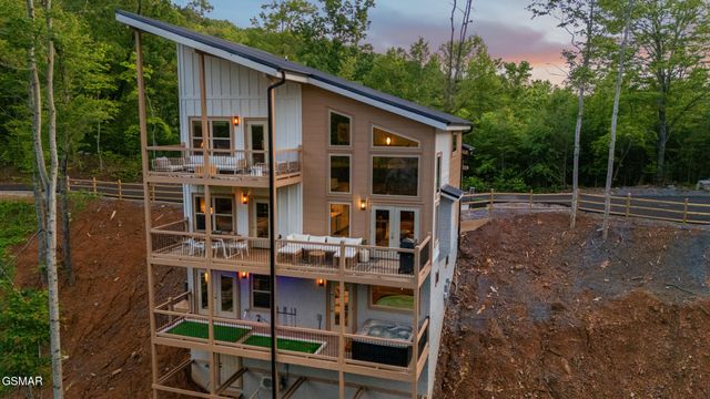1924 Pine Court, Sevierville, TN 37876