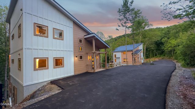 1924 Pine Court, Sevierville, TN 37876