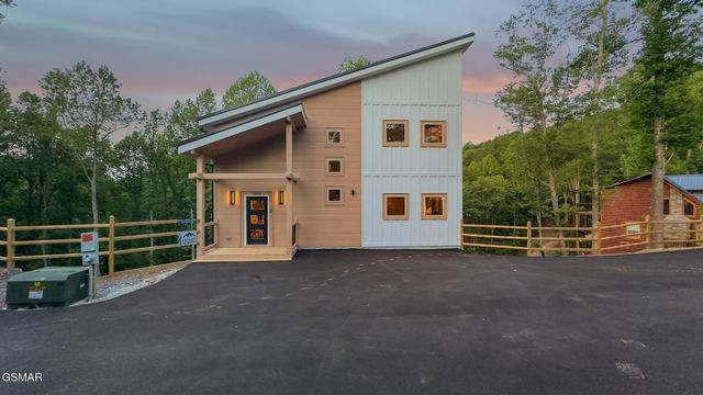1924 Pine Court, Sevierville, TN 37876