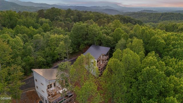 1924 Pine Court, Sevierville, TN 37876