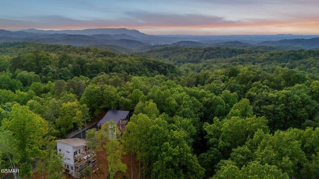 1924 Pine Court, Sevierville, TN 37876
