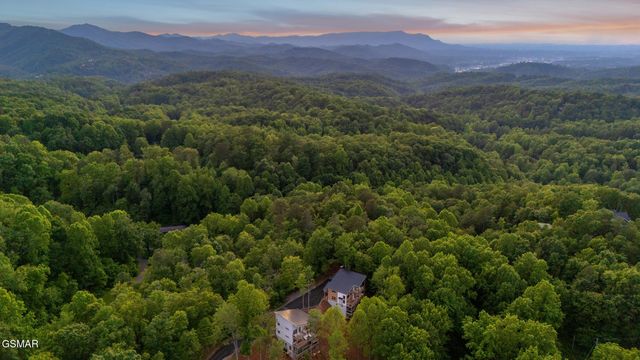 1924 Pine Court, Sevierville, TN 37876